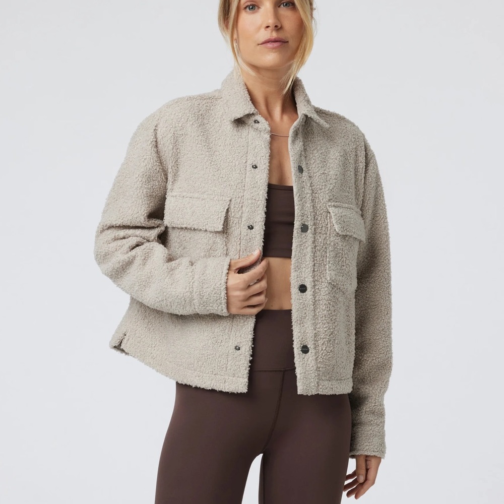Vuori Sycamore Short Shirt Jacket Size: Large Color: Dark Salt